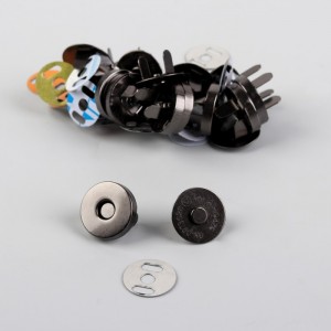 Кнопка магнитная, цвет черный, диам. 18 мм, толщ. (общая) 4 мм
